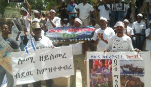 Eritreans in Israel protesting on Eritrean Independence Day. Photo by Moti Milrod 